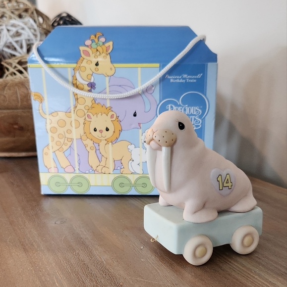 Precious Moments Birthday Series Walrus Age 14 Figurine Excellent - Picture 10 of 16